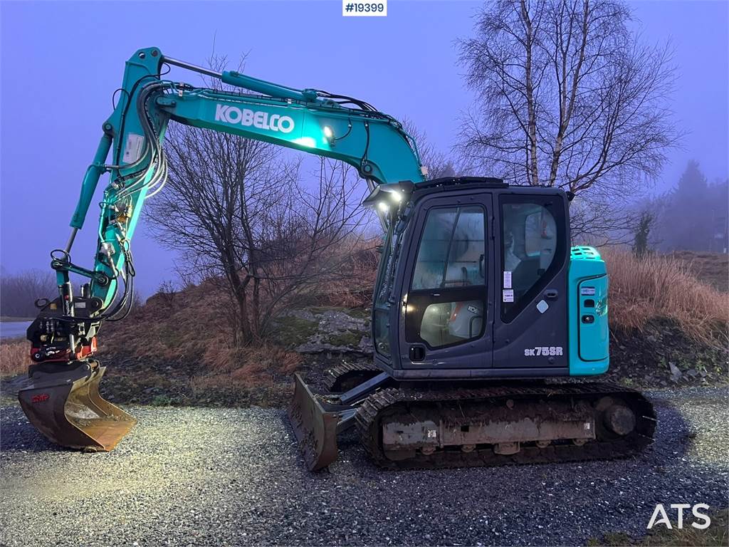 Kobelco SK75SR-7 Excavator w/ Rototilt, sanding bucket and