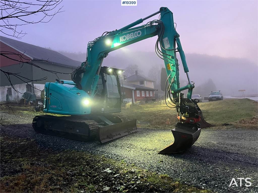 Kobelco SK75SR-7 Excavator w/ Rototilt, sanding bucket and