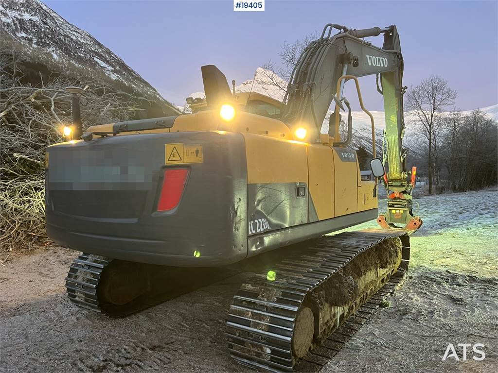 Volvo EC220 DL Excavator w/rotor tilt, bucket and gps WA