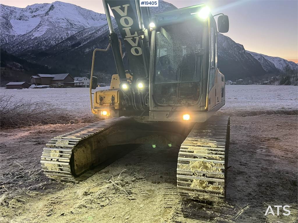 Volvo EC220 DL Excavator w/rotor tilt, bucket and gps WA