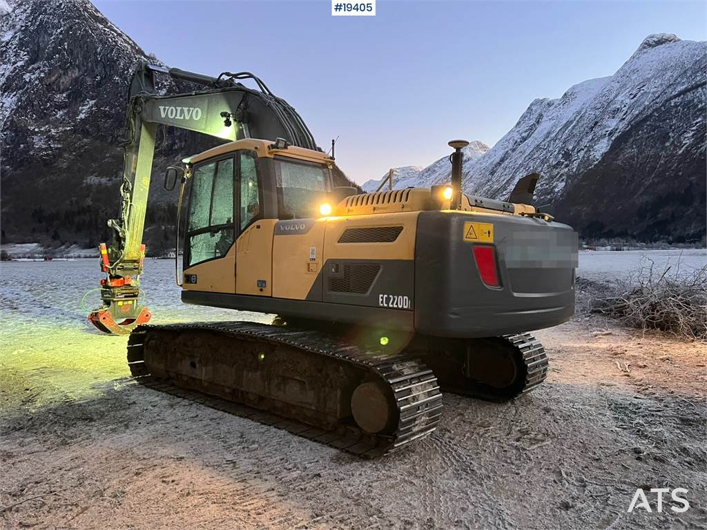 Volvo EC220 DL Excavator w/rotor tilt, bucket and gps WA