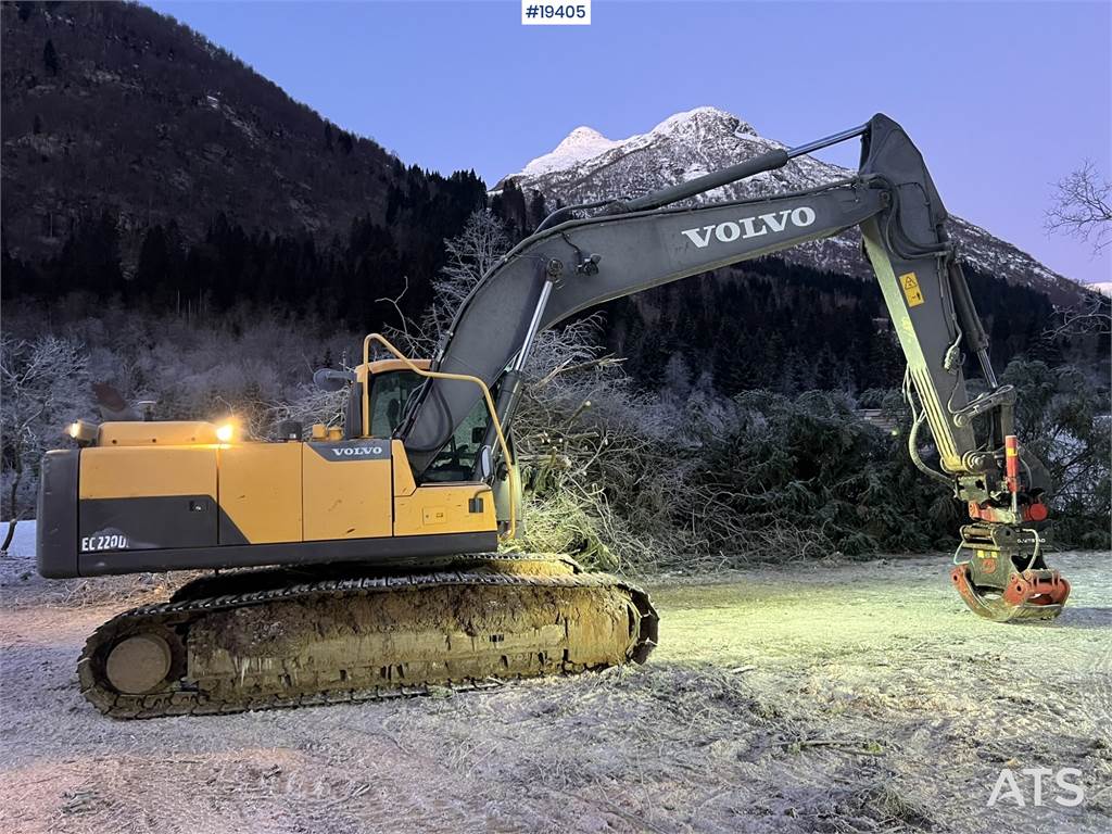 Volvo EC220 DL Excavator w/rotor tilt, bucket and gps WA