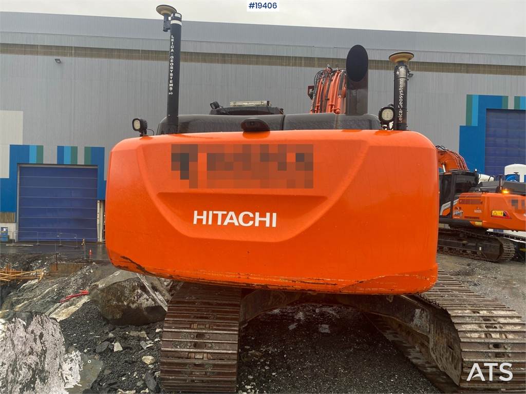 Hitachi ZX210LC-5B Excavator w/Digger Bucket and Leica GPS