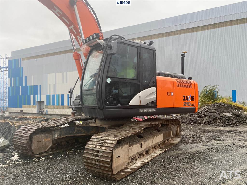 Hitachi ZX210LC-5B Excavator w/Digger Bucket and Leica GPS