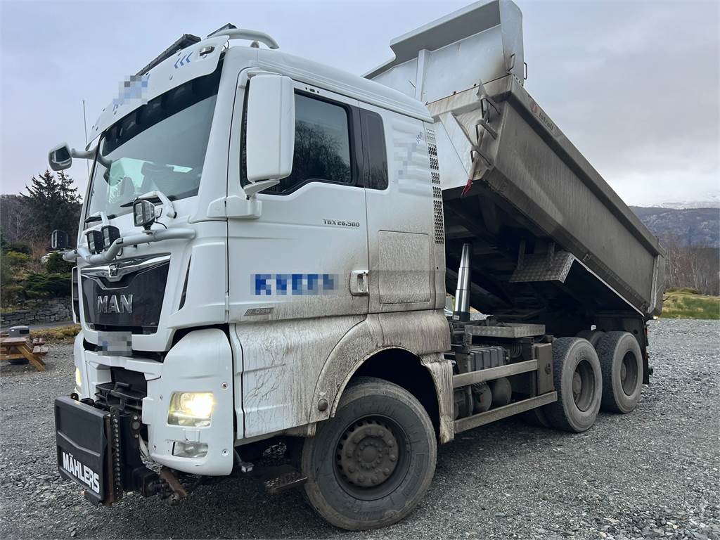 MAN TGX 6x4 Plow rigged tipper truck