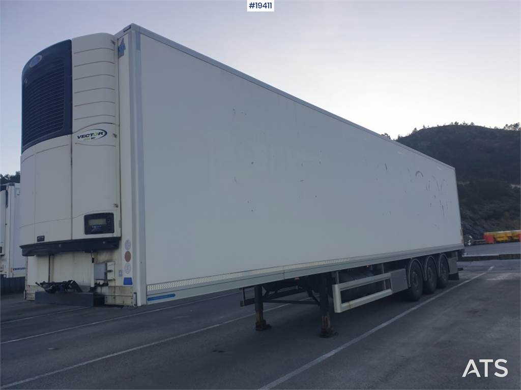 HFR Skapsemi w/ Fridge/freezer unit.