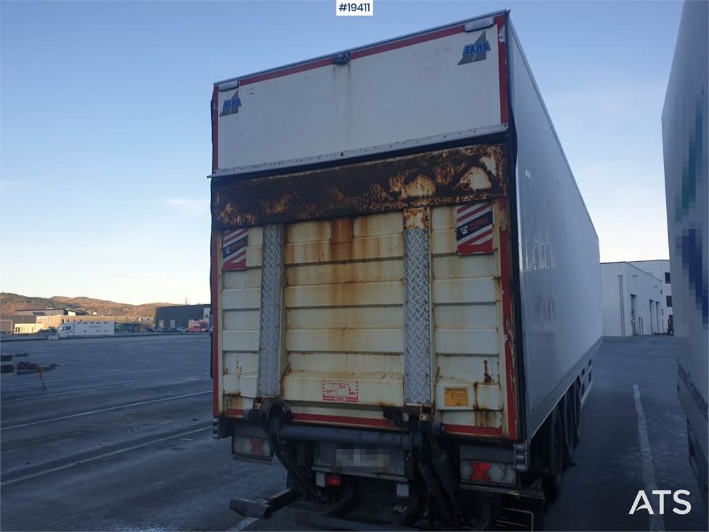 HFR Skapsemi w/ Fridge/freezer unit.