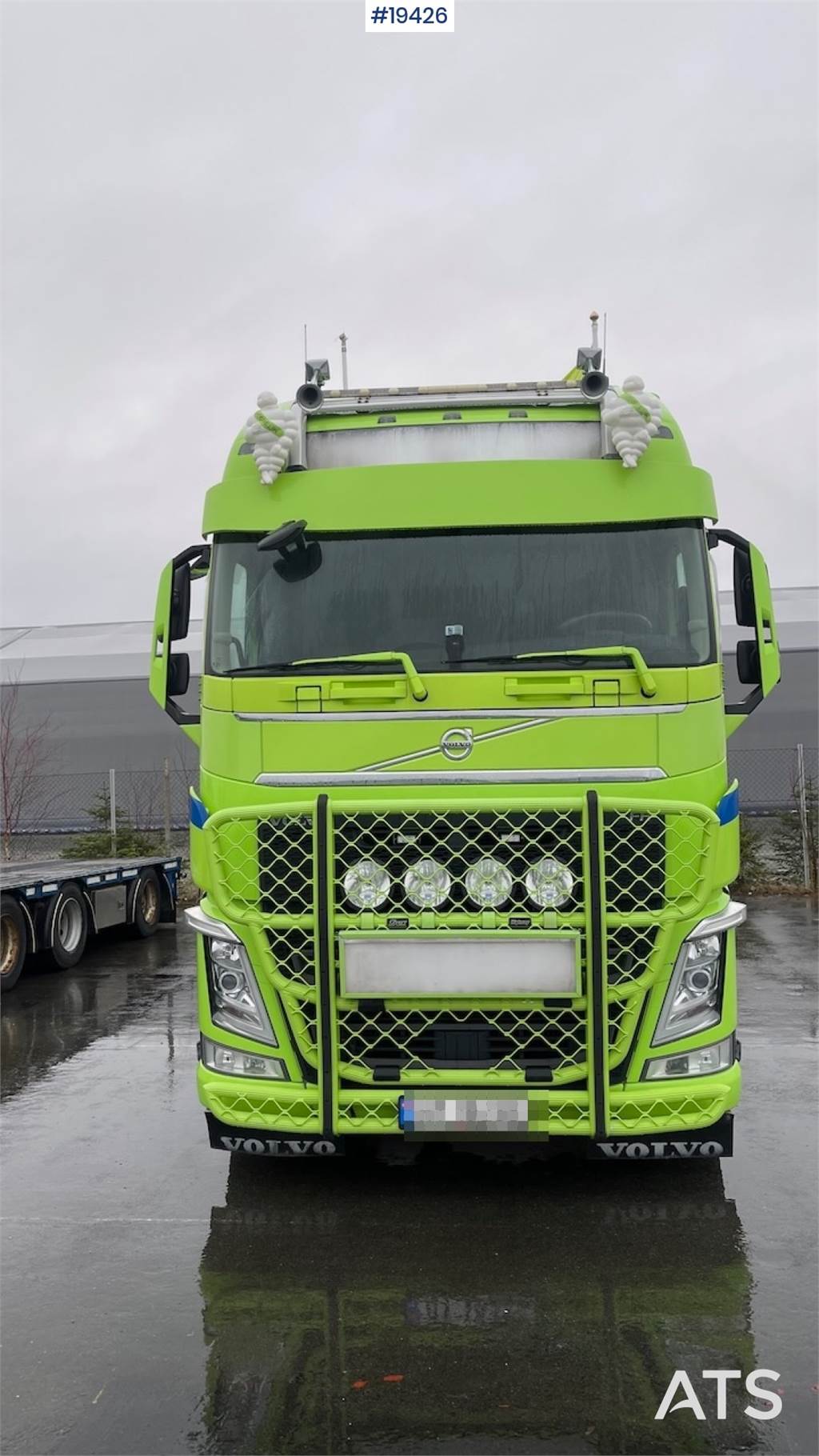 Volvo FH540 6x2 Hook truck. Low km.