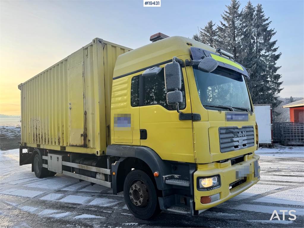 MAN TGM 15.280 Container truck w/ Driving bridges.