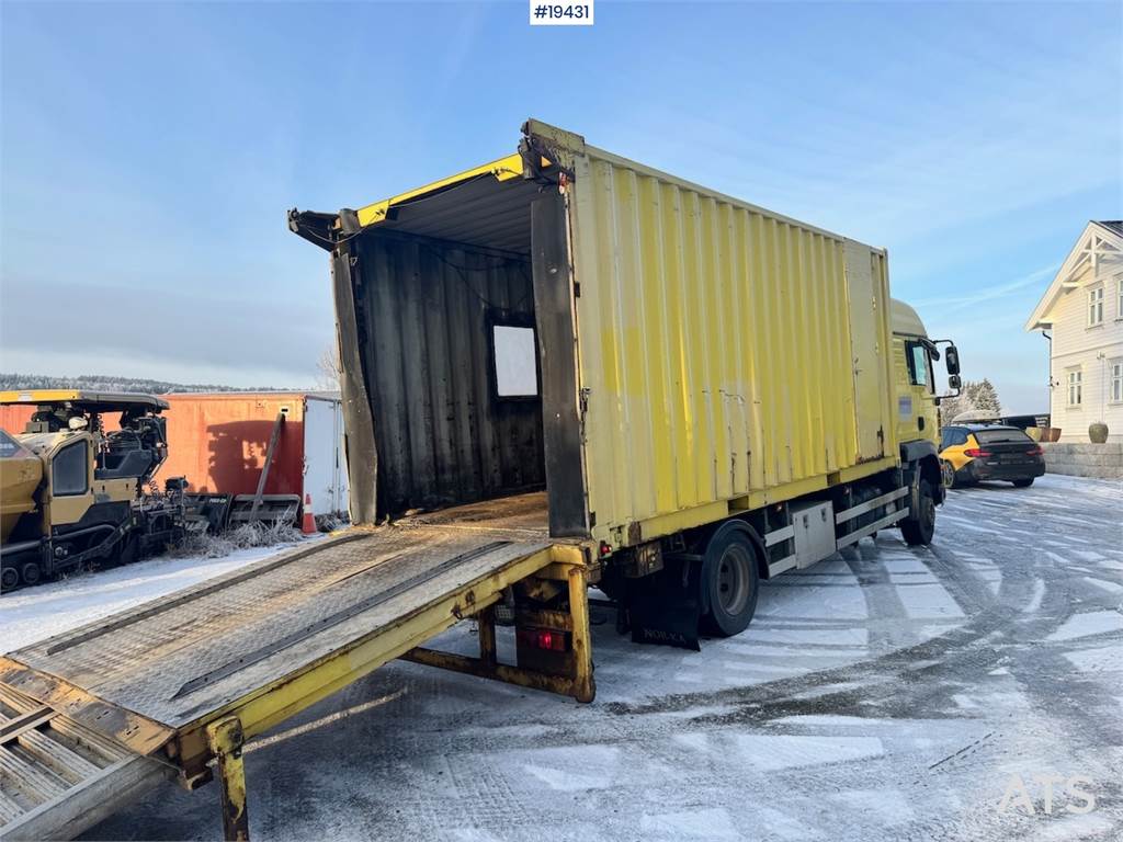 MAN TGM 15.280 Container truck w/ Driving bridges.