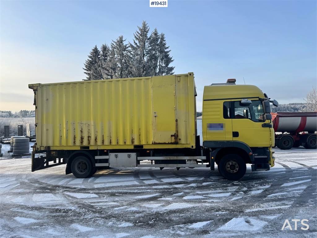 MAN TGM 15.280 Container truck w/ Driving bridges.