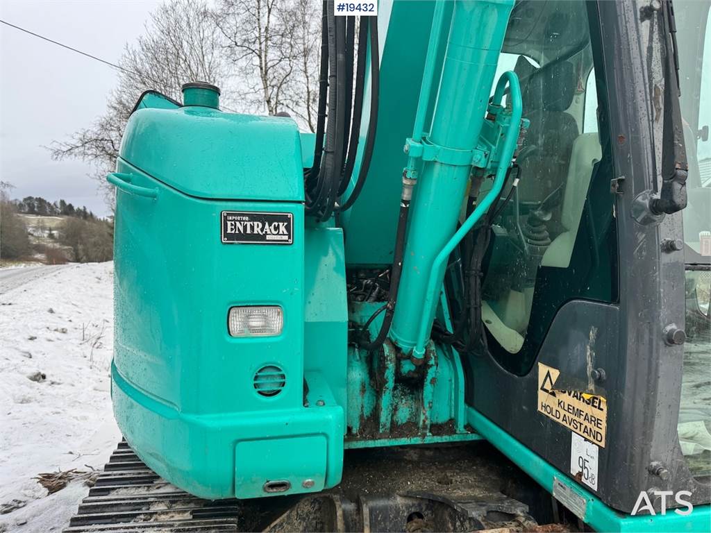 Kobelco SK75SR-3E Tracked excavator w/ Rototilt and 3 buck