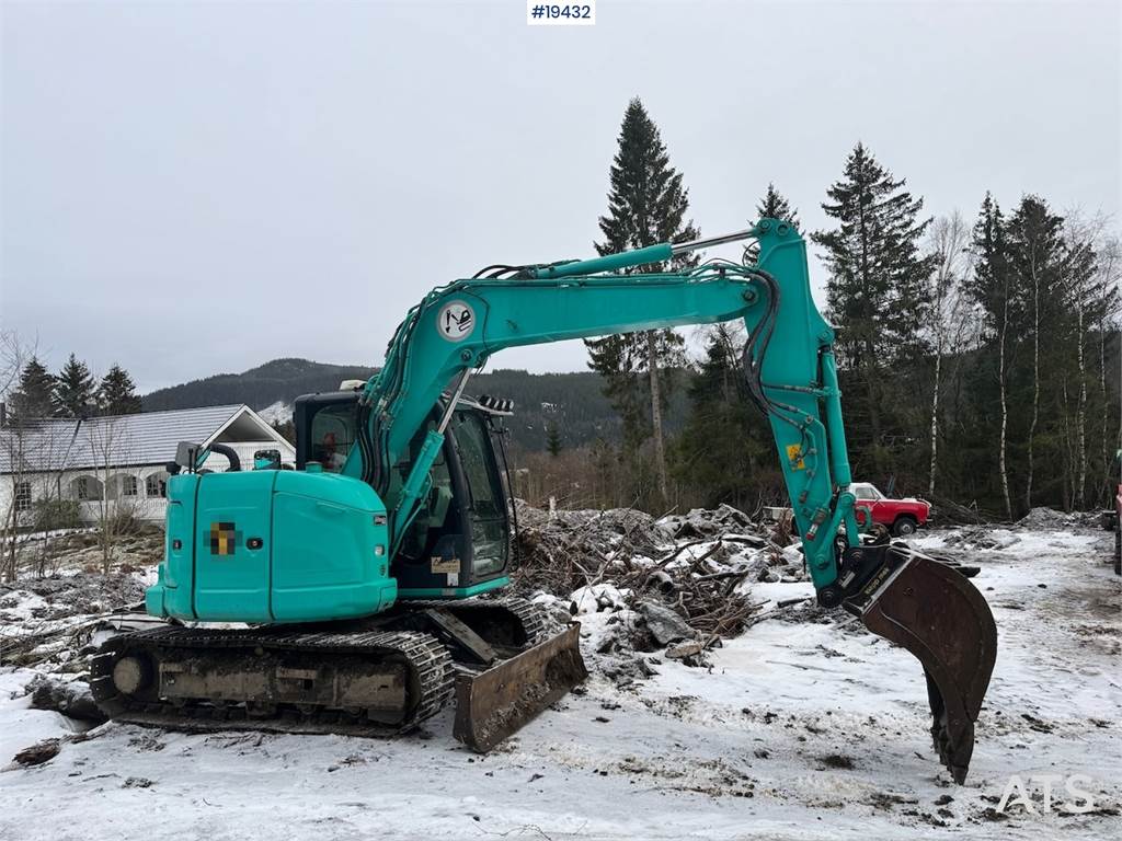 Kobelco SK75SR-3E Tracked excavator w/ Rototilt and 3 buck