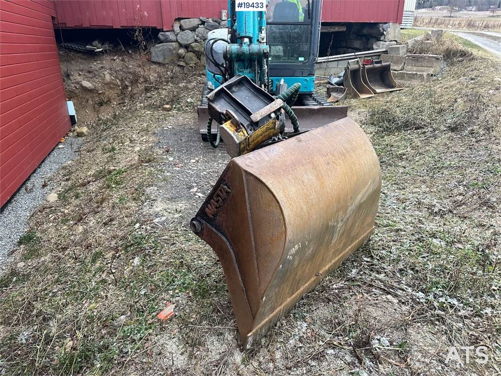 Airman AX50U-4 w/ 3 buckets, ripper, pinch, rototilt and