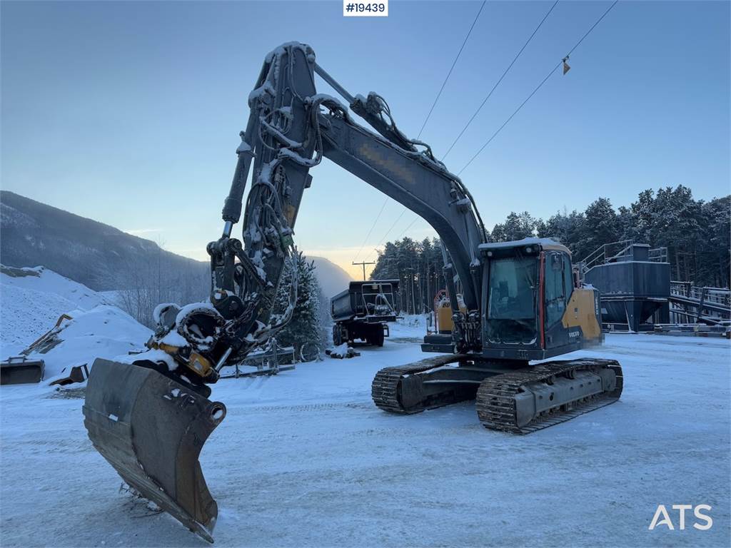 Volvo EC160EL Tracked excavator w/ GPS, Rototilt and 2 b