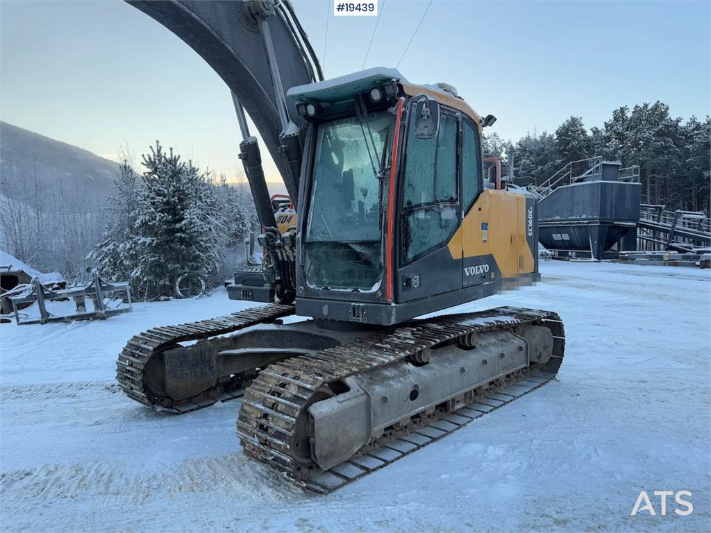 Volvo EC160EL Tracked excavator w/ GPS, Rototilt and 2 b