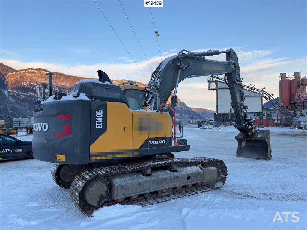 Volvo EC160EL Tracked excavator w/ GPS, Rototilt and 2 b