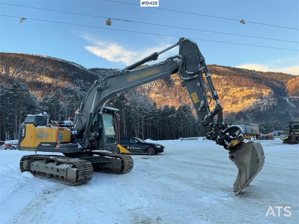 Volvo EC160EL Tracked excavator w/ GPS, Rototilt and 2 b