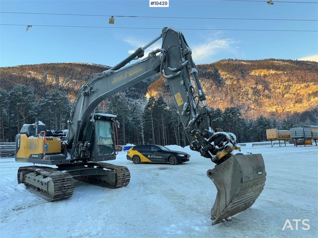 Volvo EC160EL Tracked excavator w/ GPS, Rototilt and 2 b