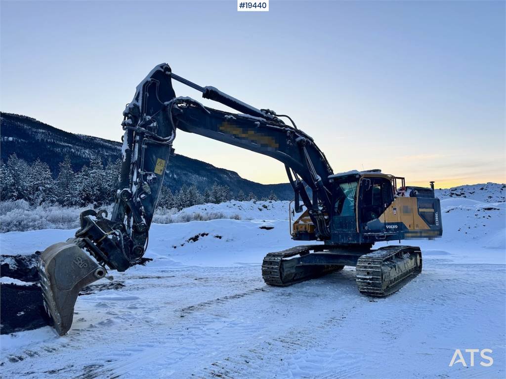 Volvo EC380EL Tracked excavator w/ GPS and Excavator buc