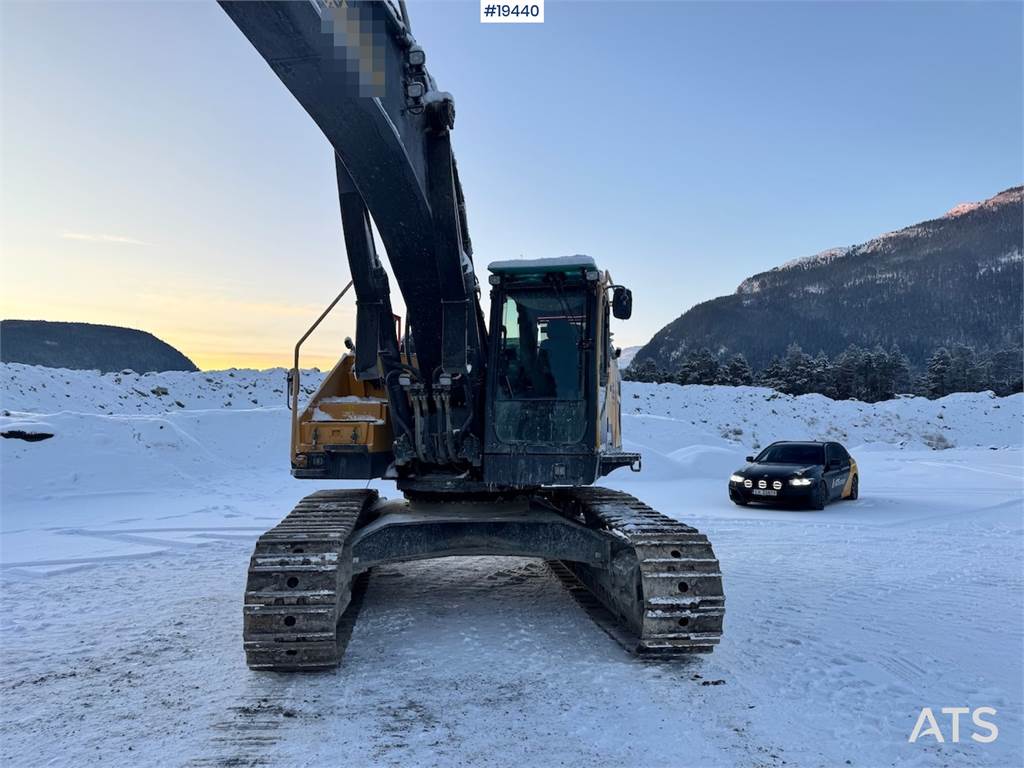 Volvo EC380EL Tracked excavator w/ GPS and Excavator buc