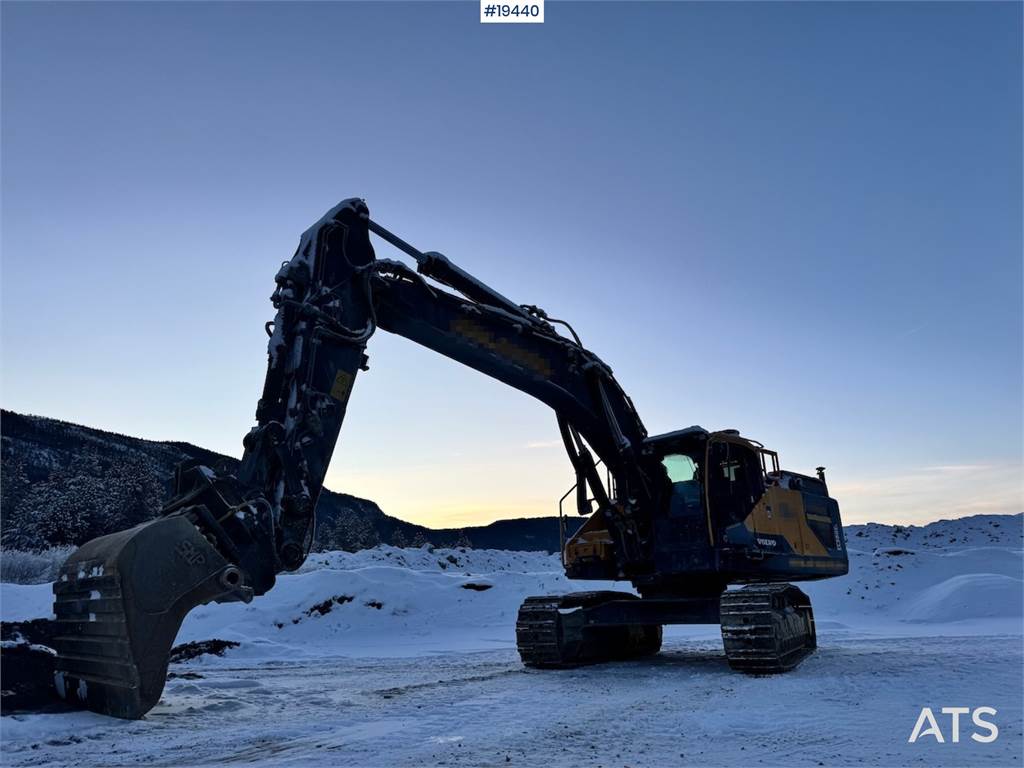 Volvo EC380EL Tracked excavator w/ GPS and Excavator buc