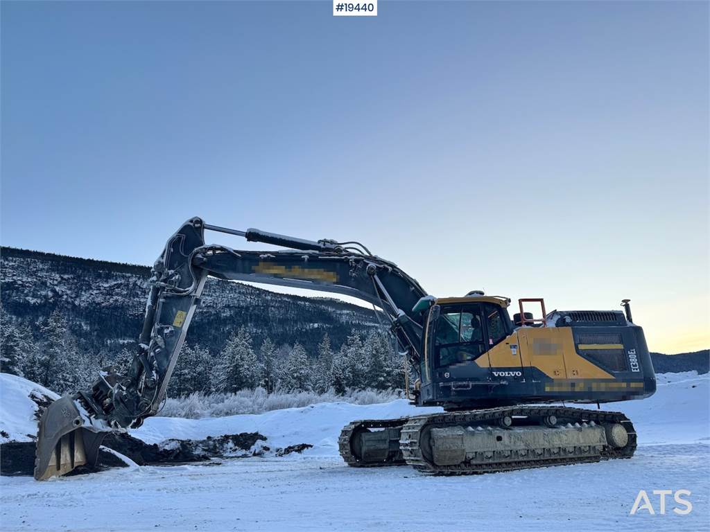 Volvo EC380EL Tracked excavator w/ GPS and Excavator buc