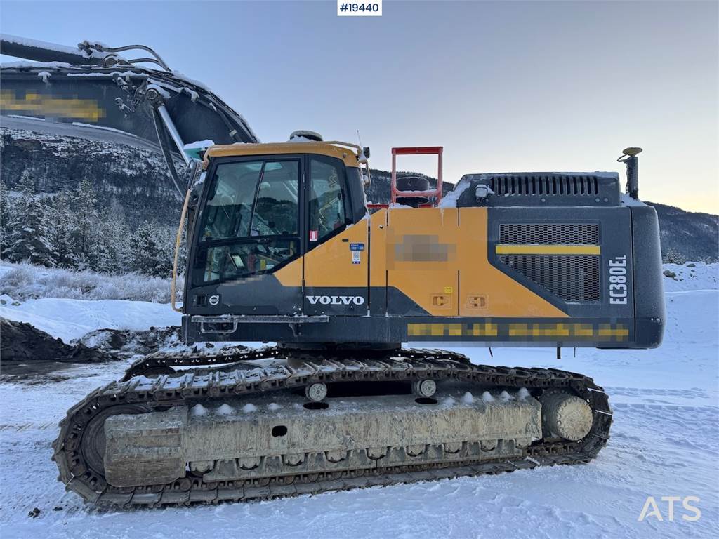 Volvo EC380EL Tracked excavator w/ GPS and Excavator buc