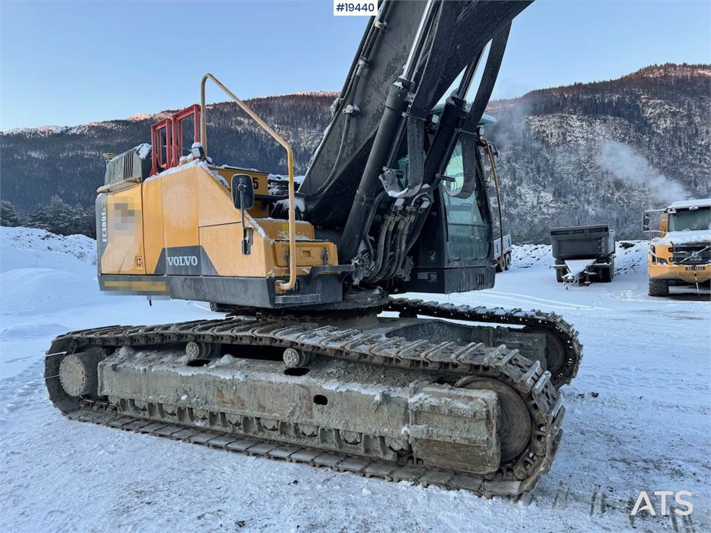 Volvo EC380EL Tracked excavator w/ GPS and Excavator buc