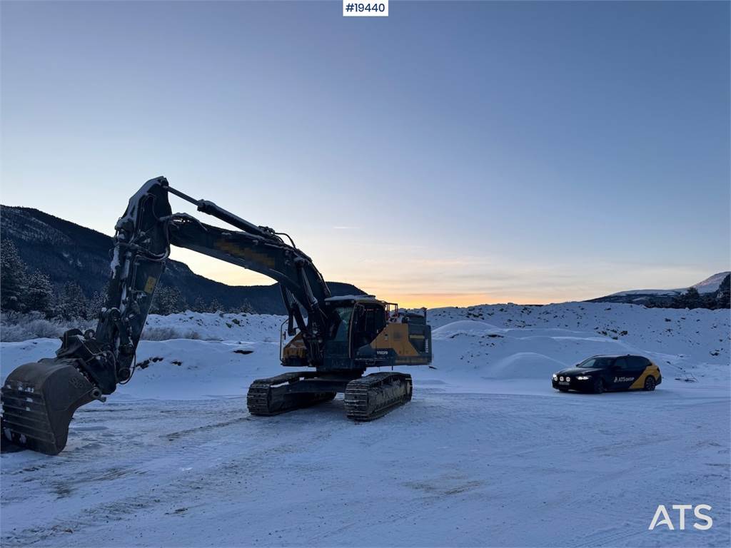 Volvo EC380EL Tracked excavator w/ GPS and Excavator buc