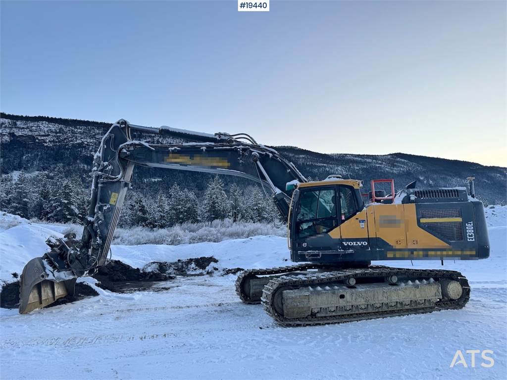 Volvo EC380EL Tracked excavator w/ GPS and Excavator buc