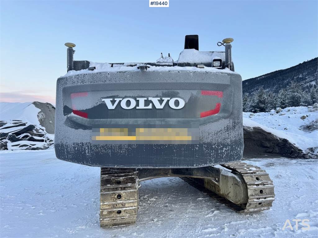 Volvo EC380EL Tracked excavator w/ GPS and Excavator buc