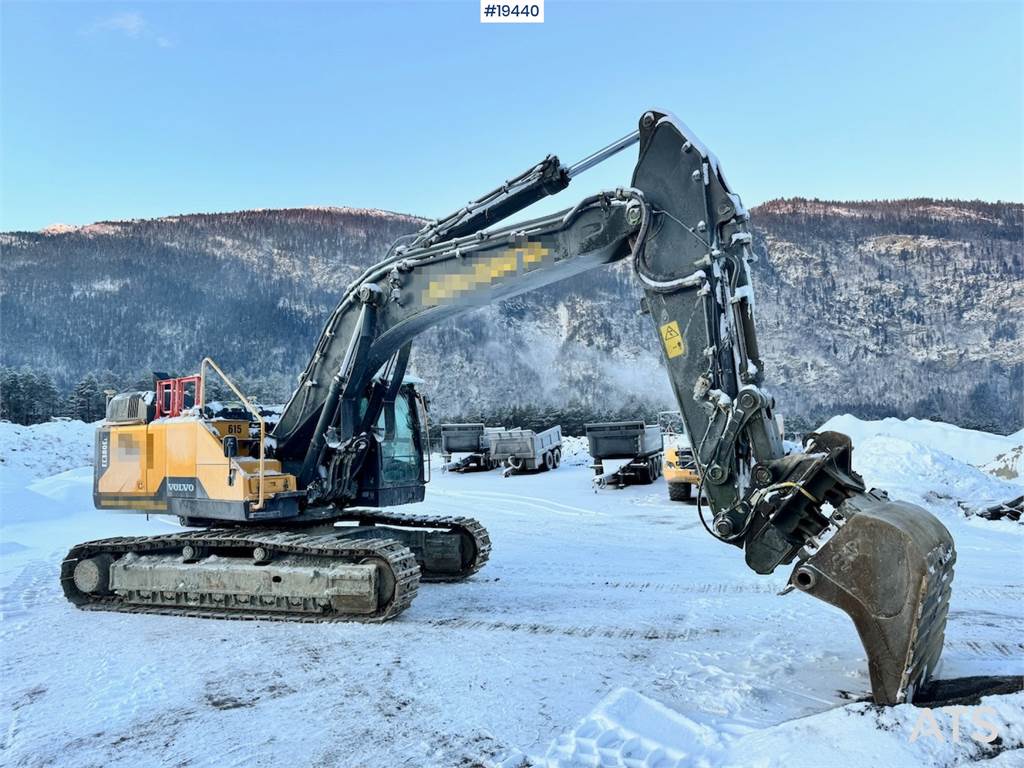 Volvo EC380EL Tracked excavator w/ GPS and Excavator buc