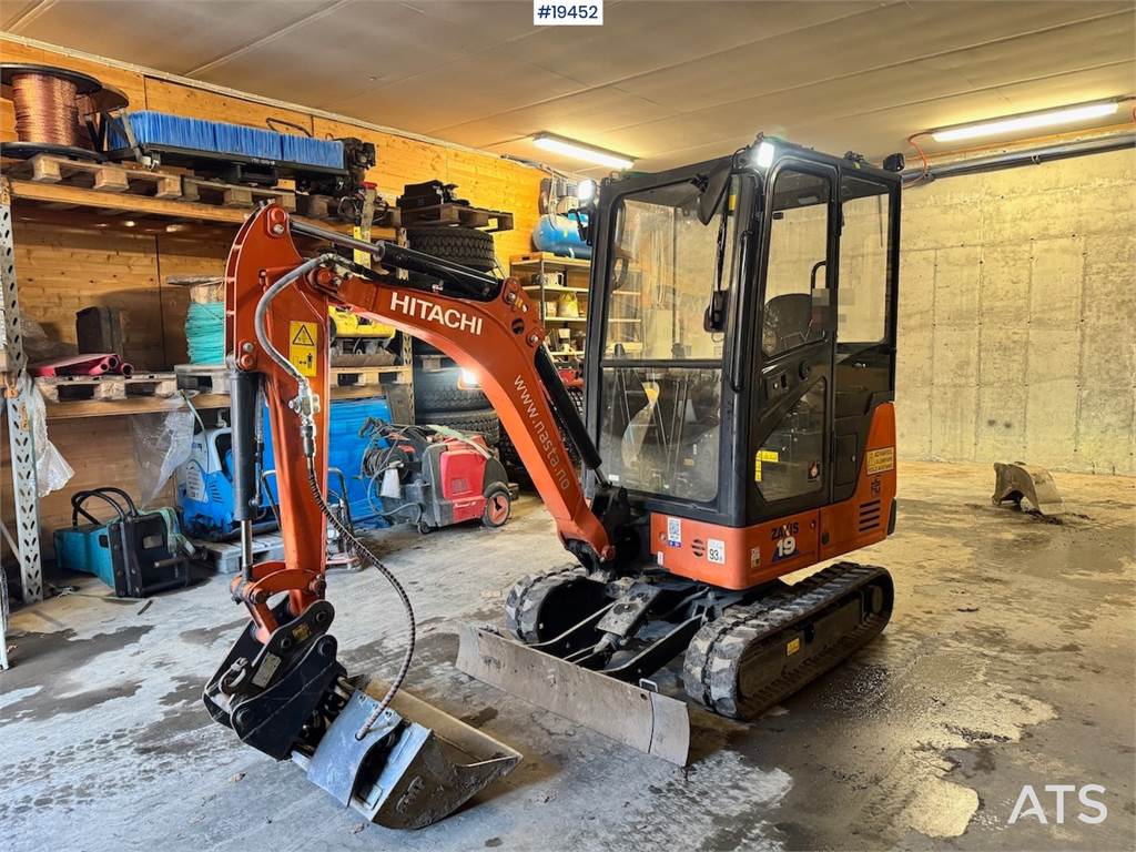 Hitachi ZX19-6CR Mini excavator w/ 2 buckets. 340 hours!