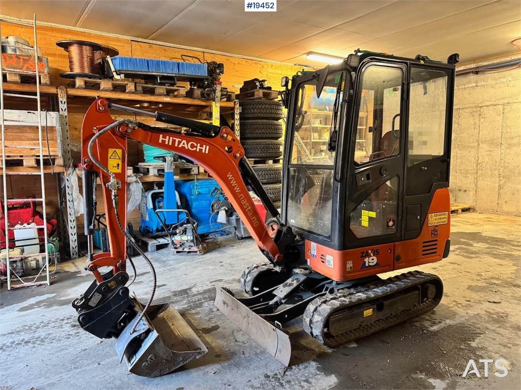 Hitachi ZX19-6CR Mini excavator w/ 2 buckets. 340 hours!