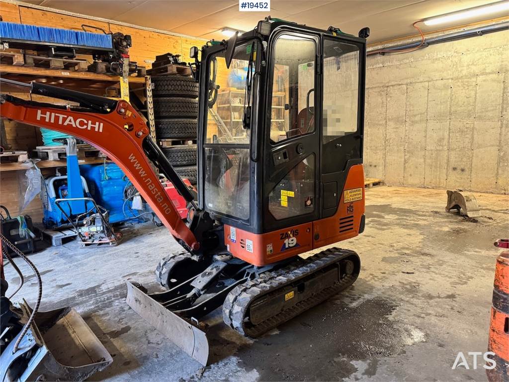 Hitachi ZX19-6CR Mini excavator w/ 2 buckets. 340 hours!