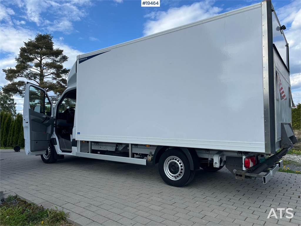 Mercedes-Benz Sprinter 316CDI Box truck w/ Lift. 110,000 km.