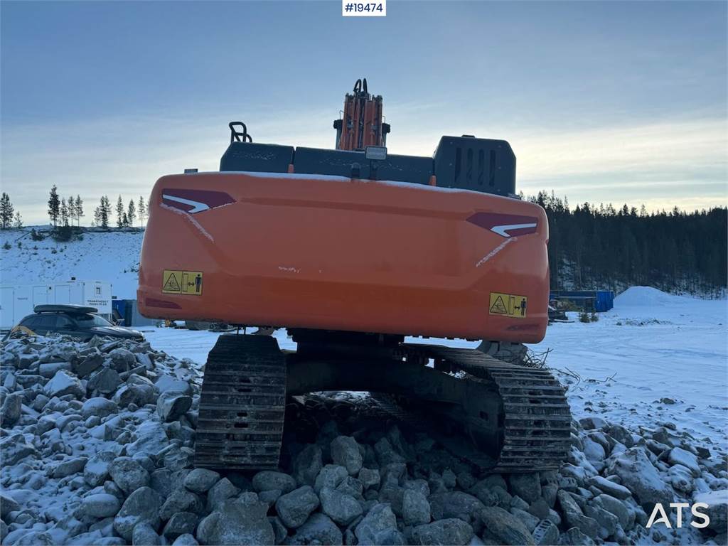 Doosan DX300LC-7 Crawler excavator w/ 2 grapples, 2 chewe