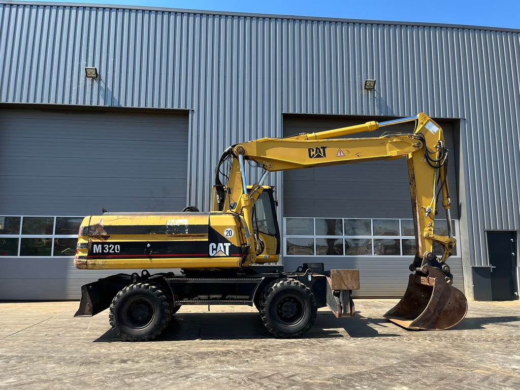 CAT M320 complete with 4 buckets and hammer available