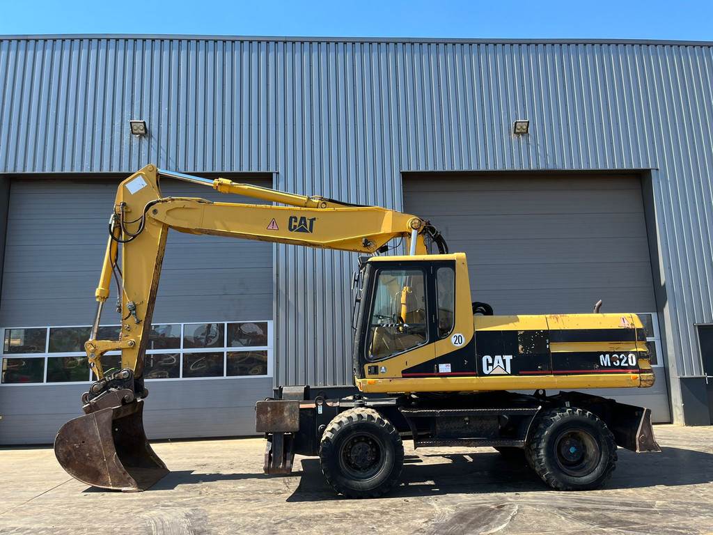 CAT M320 complete with 4 buckets and hammer available