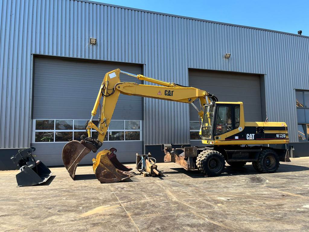 CAT M320 complete with 4 buckets and hammer available