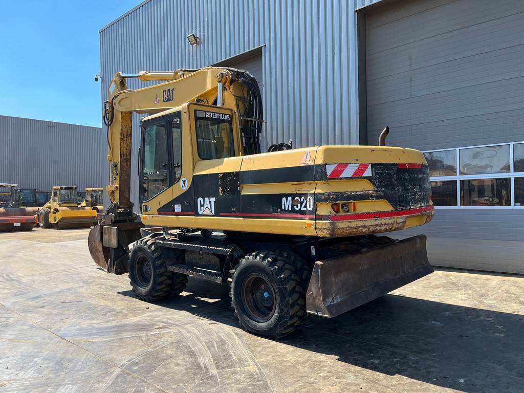 CAT M320 complete with 4 buckets and hammer available