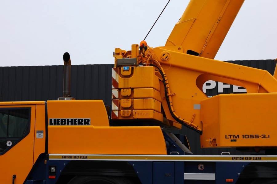 Liebherr LTM1055-3.1 Diesel, 6x6x6 Drive, 5 Sections 32.5m