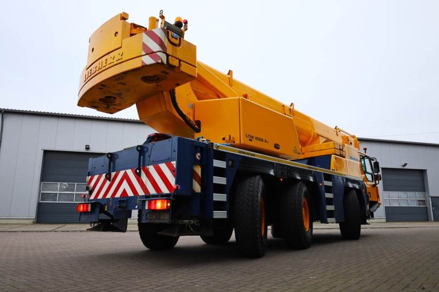 Liebherr LTM1055-3.1 Diesel, 6x6x6 Drive, 5 Sections 32.5m