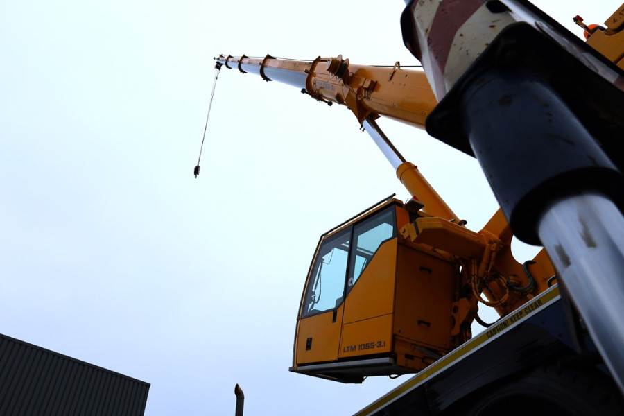 Liebherr LTM1055-3.1 Diesel, 6x6x6 Drive, 5 Sections 32.5m