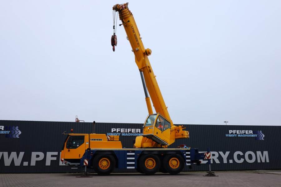 Liebherr LTM1055-3.1 Diesel, 6x6x6 Drive, 5 Sections 32.5m