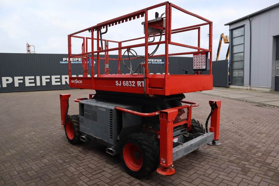 SkyJack SJ6832 Diesel, 4x4 Drive, 11.6m Working Height, 45