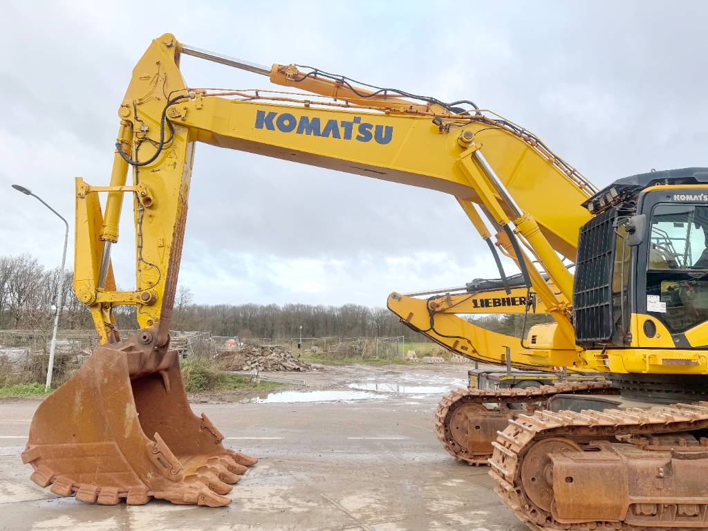 Komatsu PC490LC-11 - Automatic Greasing / Backup Camera