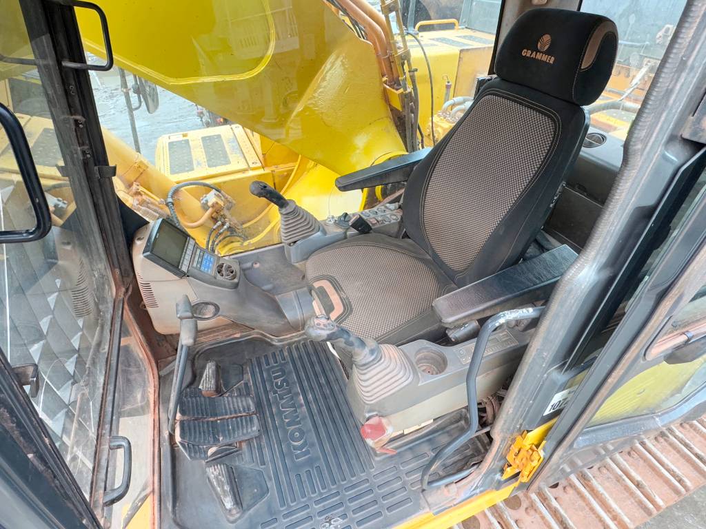 Komatsu PC490LC-11 - Automatic Greasing / Backup Camera