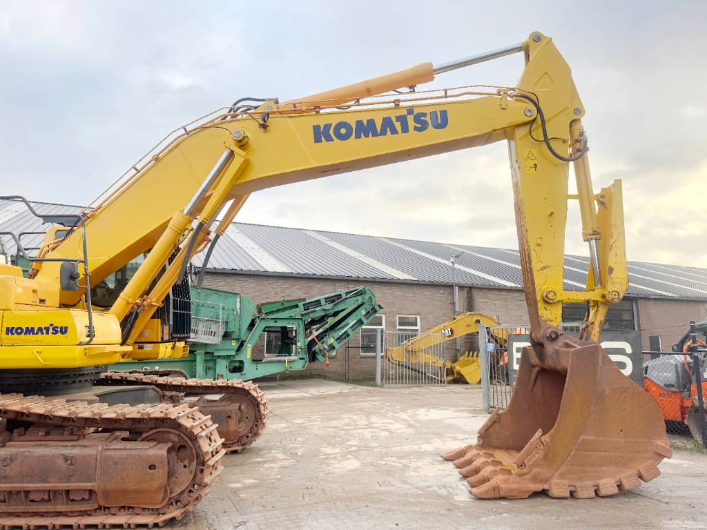 Komatsu PC490LC-11 - Automatic Greasing / Backup Camera